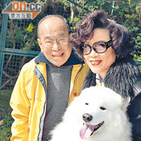 曹棨森（左）及太太帶同愛犬Bianco齊齊去支持公益活動。（被訪者提供）