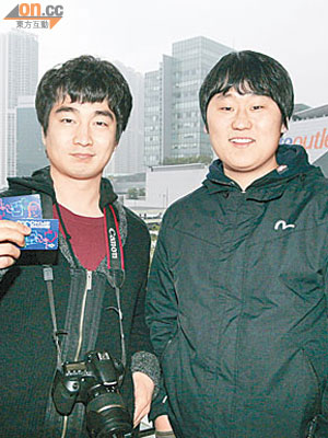 兩名南韓大學生表示昨日被困時幾乎凍僵，日後不會再搭昂坪纜車。