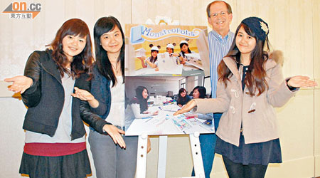 三名香港設計學院學生贏得比賽，獲Gary（右二）親傳入行貼士。（趙婉嫻攝）