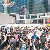 政府連番扼殺香港新聞自由，引發團體抗議。（資料圖片）