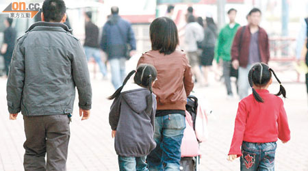 夫婦三十五歲前產子，子女會較健康。（資料圖片）