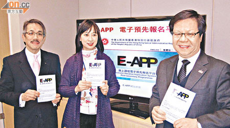 教局推出E-APP方便高考及中學文憑考試考生報讀聯招以外的專上課程。（李寶怡攝）