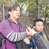 家長劉太指學生不接觸貓屍，便不會傳染病菌。
