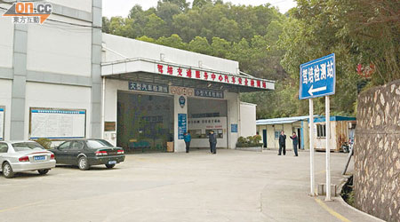 西麗車管所在深圳市內較具規模，每日均有不少車輛前來驗車。