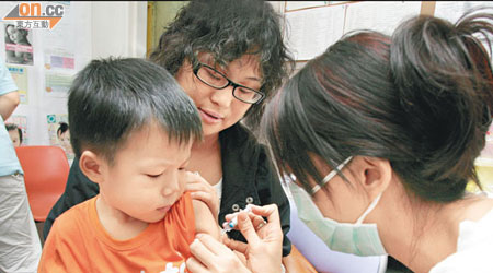 衞生防護中心提醒家長帶幼童接種流感疫苗，以防中招。（資料圖片）