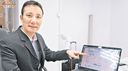 梁振宇表示，利用雲端會計服務系統，企業可隨時隨地同步更新會計帳目。（張美蘭攝）
