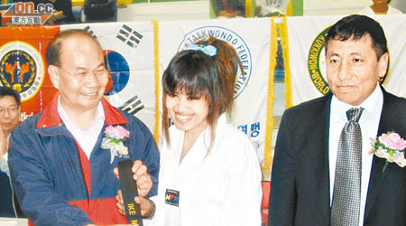 陳強（左）尋日出席外籍跆拳道協會活動，少數族裔都好支持佢。
