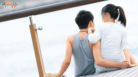 部分華人地區流行真實偷拍成人影片，情侶纏綿時要多加小心。