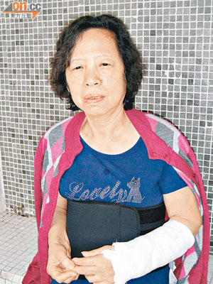 林女士左手因跌倒受傷，至今仍未痊愈。