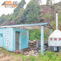東江源村雖設有焚燒爐和垃圾處理中心，但已停運一年。