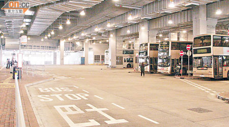屯門站公共運輸交匯處啟用未幾，區議員認為仍有空間容納巴士線。