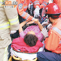 重傷被困乘客由消防救出送院。