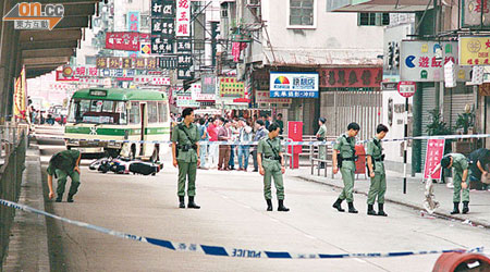 九二年大角咀利得街槍戰轟動全港，案件共造成十八名市民及警務人員受傷，包括陳思祺。