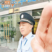 醫院四處均有保安人員把守，禁止傳媒採訪。