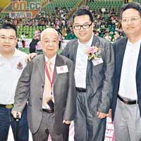 博愛副主席李鋈發（左起）與爸爸、哥哥李鋈麟、九龍樂善堂當年總理梁偉傑，齊見證壯舉。