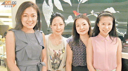 黃夢瑩（右二）與姊妹密斟上京搞國學班。左起：周沁、羅詠詩及林玉茵（右一）。（余素月攝）
