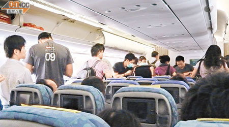 機艙盜竊的罪案有增加趨勢，市民搭飛機外遊要小心保管財物。（資料圖片）