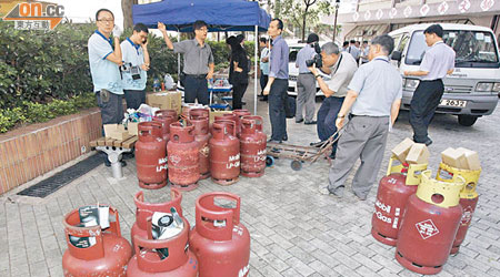 煤氣公司為食肆送上石油氣應急。（梁志雄攝）