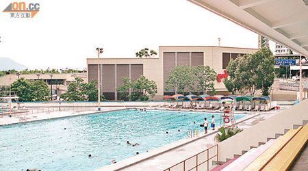 夏日炎炎，泳池是市民消暑的好地方，封池會對區內居民造成極大影響。