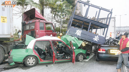 女乘客曾珈詠撞車時被夾在車廂最後死亡。（資料圖片）