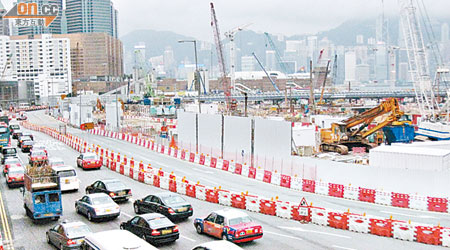 不少道路因高鐵工程而需要改道或封閉，容易造成附近交通擠塞。