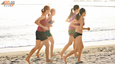 女士跑步或步行，有助減少肥胖細胞，預防患乳癌。（資料圖片）