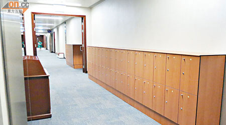 立法會大樓二樓放置咗七十個儲物櫃畀議員放文件。（李惠攝）
