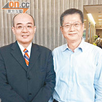 陳茂波（右）陪同林智遠報名參選會計界。（張家灝攝）