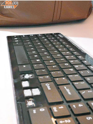 港鐵中環站內iCentre電腦鍵盤出現損壞情況，乘客要求加快維修。