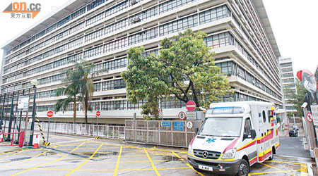 涉掟女落街的婦人送往葵涌醫院檢驗。