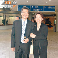 陳茂波太太許步明（右）職業為「特許秘書及人力資源顧問」。