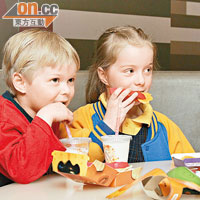 兒童愛吃高脂高糖食物增加患脂肪肝風險。