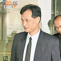 首被告鄧貴文被控公職人員行為失當罪。
