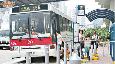 港鐵接駁巴士車長計劃開學日發起工業行動。（資料圖片）