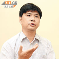 胡偉明對事件感到憤怒及震驚，事後即時派出學校社工安撫迷路學童情緒。