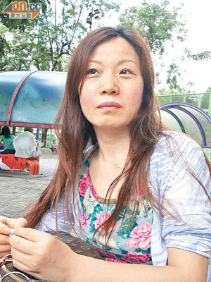 譚女士：「校巴公司咁做好唔負責任，點可能畀錢個小朋友自己搭車。父母信得過佢哋先畀子女搭校車。」