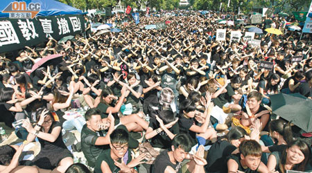 集會人士要求政府撤回德育及國民教育科。