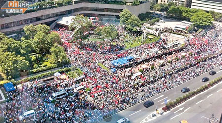 廣州前日有大批民眾聚集花園酒店，試圖衝擊日本駐廣州總領事館。（資料圖片）