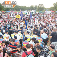 七千人出席新界東北規劃論壇，支持和反對發展的人士連番衝突。