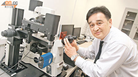 李文榮解釋，癌細胞在光導介電電泳主導檢測儀器下可快捷地分辨出來。