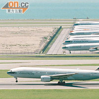 國泰機師當年的工業行動令國泰航班運作受到影響。