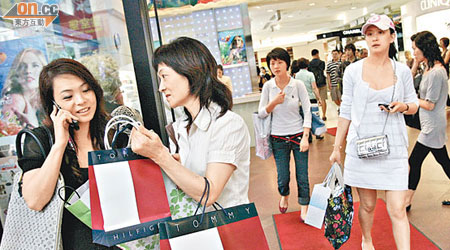 六成受訪市民認同個人遊能帶旺本港消費。（資料圖片）
