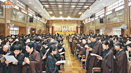 二千五百名佛教信眾，出席超度海難亡魂法會。（胡家豪攝）