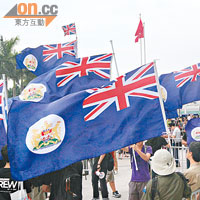 近來連串示威出現港英旗幟，梁愛詩暗批不少港人仍未接受中國公民身份。