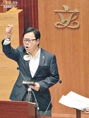 黃毓民「扮咳」更改宣誓効忠對象，可能被裁定無效。（陳章存攝）