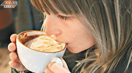 研究發現，每日喝四至六杯咖啡，或可減低患子宮癌及前列腺癌的風險。