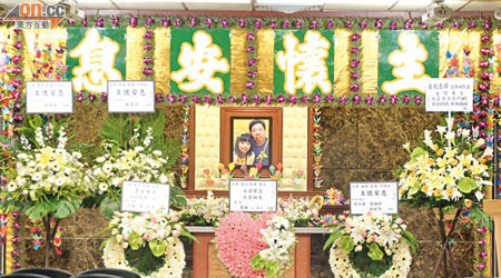 徐志偉及徐凱盈父女昨日出殯，以基督教儀式進行。（羅錦鴻攝）