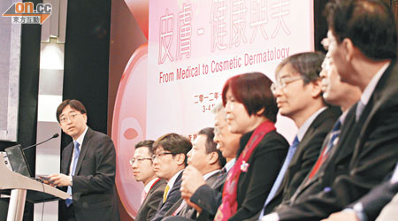 高永文（左）昨日出席醫學交流會議時亦有提及DR醫學美容集團事故。