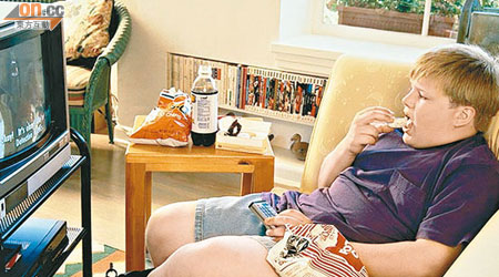 研究發現，兒童日看電視逾兩小時會增加肥胖機會。