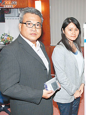 深水埗警區助理指揮官（刑事）劉達強（左）昨在記者會上講述破案經過。